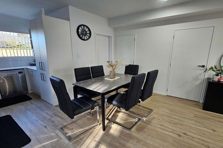 Photo of property in 12 Eileen Newey Place, Henderson, Auckland, 0612