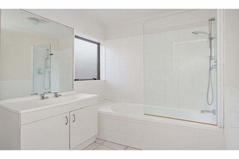 Photo of property in The Haven, 39/120 Beach Haven Road, Beach Haven, Auckland, 0626
