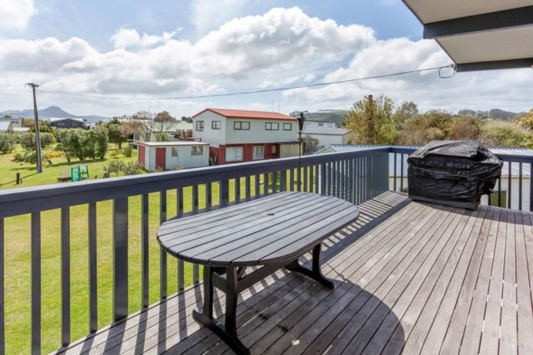 Photo of property in 15 Hicks Place, Cooks Beach, Whitianga, 3591