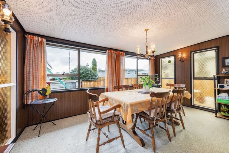 Photo of property in 70 Sylvan Crescent, Te Atatu South, Auckland, 0610