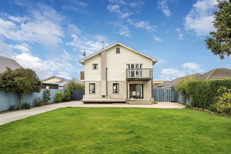 Photo of property in 2/47 Strowan Road, Strowan, Christchurch, 8052