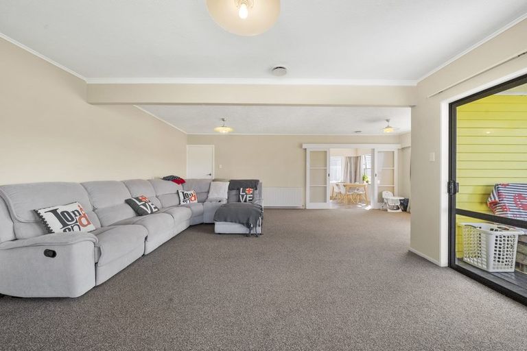 Photo of property in 7 Gloaming Hill, Titahi Bay, Porirua, 5022