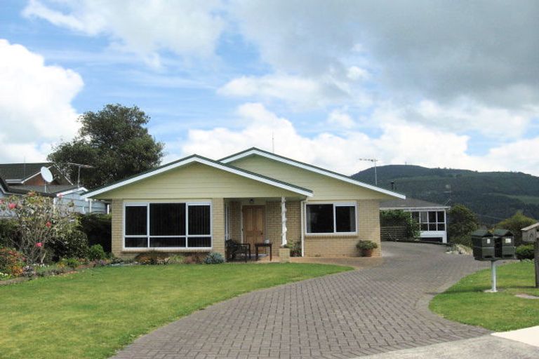 Photo of property in 4 Naera Place, Kawaha Point, Rotorua, 3010