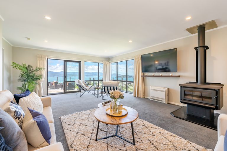 Photo of property in 42 Gurkha Crescent, Khandallah, Wellington, 6035