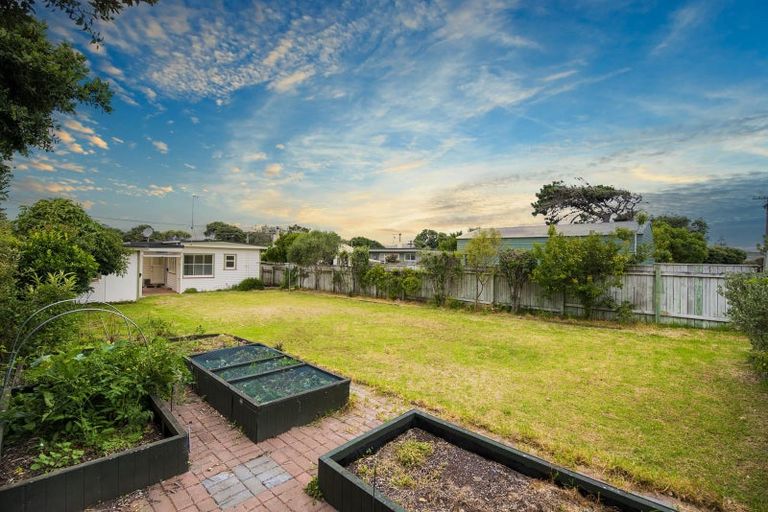 Photo of property in 15 The Avenue, Otaki Beach, Otaki, 5512