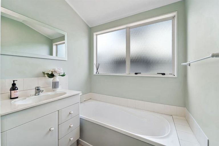 Photo of property in 4 Caversham Drive, Torbay, Auckland, 0630