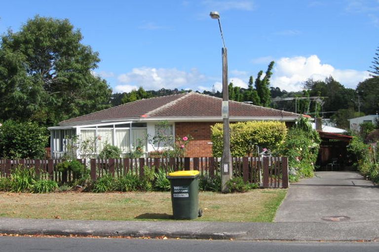 Photo of property in 63 La Rosa Street, Green Bay, Auckland, 0604