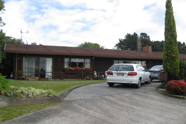 Photo of property in 6a Williams Terrace, Fitzherbert, Palmerston North, 4410