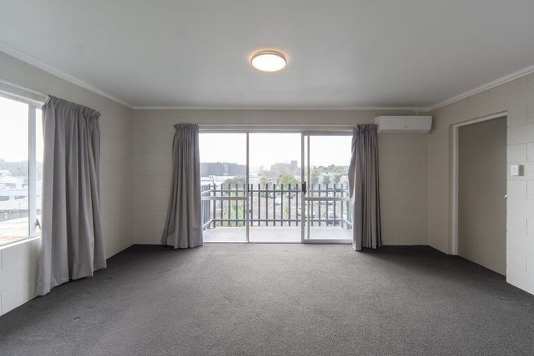 Photo of property in 1/2 Ruakiwi Road, Hamilton Lake, Hamilton, 3204