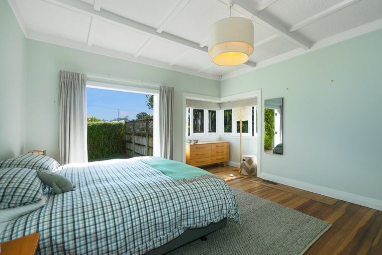 Photo of property in 10 Pasadena Avenue, Point Chevalier, Auckland, 1022