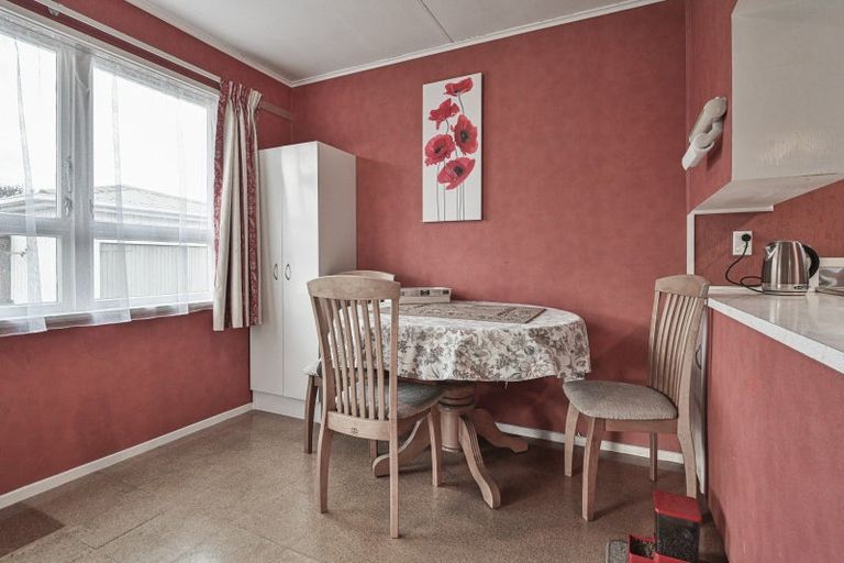 Photo of property in 82 Folkestone Drive, Flaxmere, Hastings, 4120