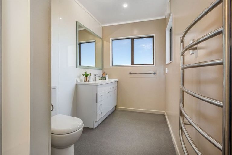 Photo of property in 22 Sailmaker Close, Whitby, Porirua, 5024
