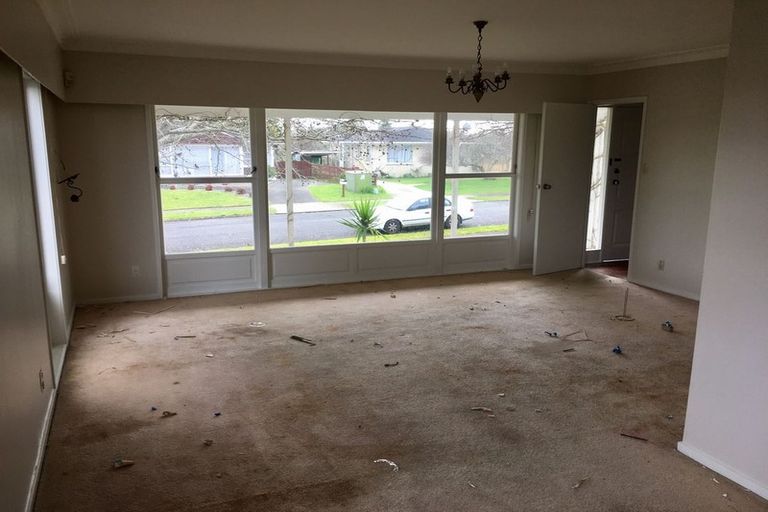 Photo of property in 11 Tupaki Place, Pakuranga Heights, Auckland, 2010