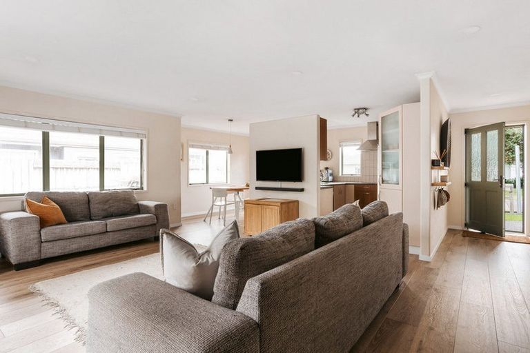 Photo of property in 14 Grabella Place, Papamoa Beach, Papamoa, 3118