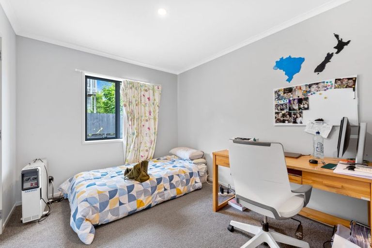 Photo of property in 5a Nielsen Place, Massey, Auckland, 0614