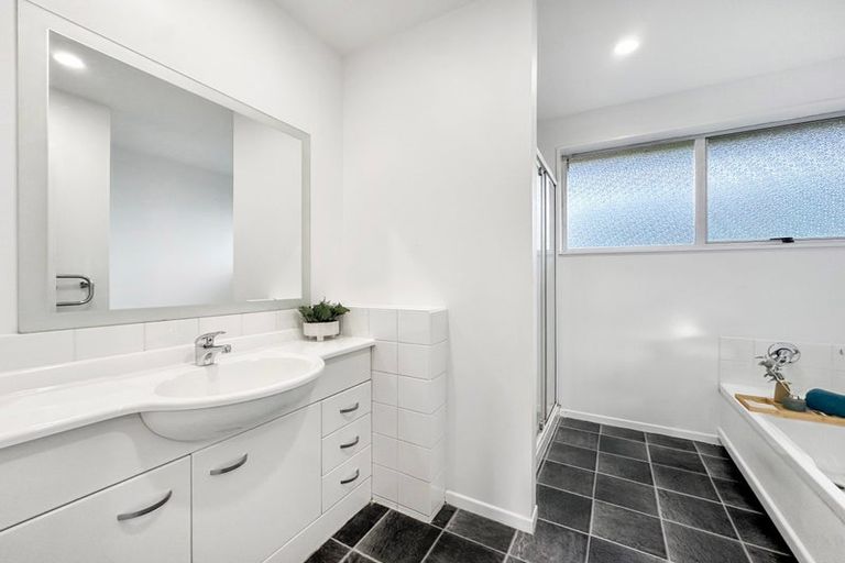 Photo of property in 58 Denise Crescent, Hornby, Christchurch, 8042