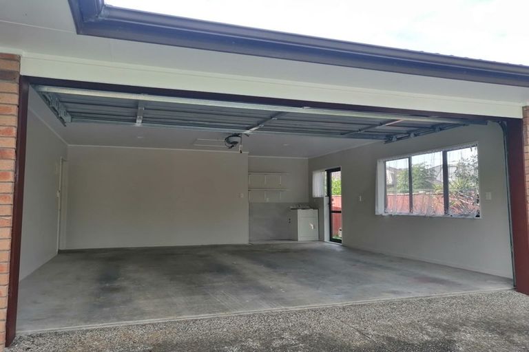 Photo of property in 52 Brookwood Drive, Henderson, Auckland, 0612