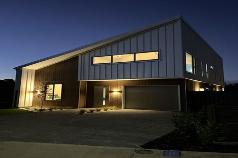 Photo of property in 26 Koreke Close, Kenepuru, Porirua, 5022