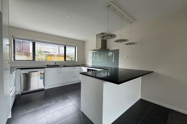 Photo of property in 228b Pakuranga Road, Pakuranga Heights, Auckland, 2010