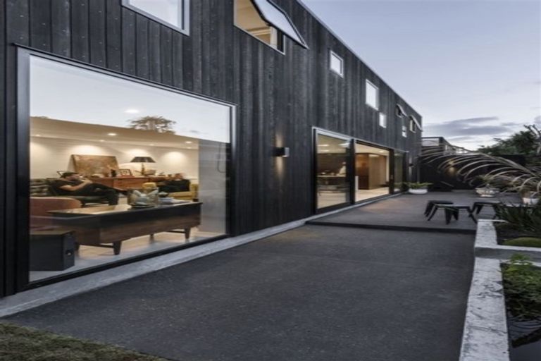 Photo of property in 12 Edgeware Road, St Albans, Christchurch, 8014