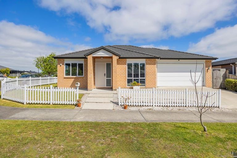 Photo of property in 3 Konoba Avenue, Kumeu, 0810