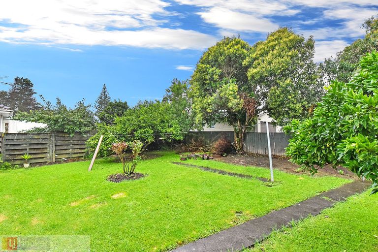 Photo of property in 336 Roscommon Road, Clendon Park, Auckland, 2103