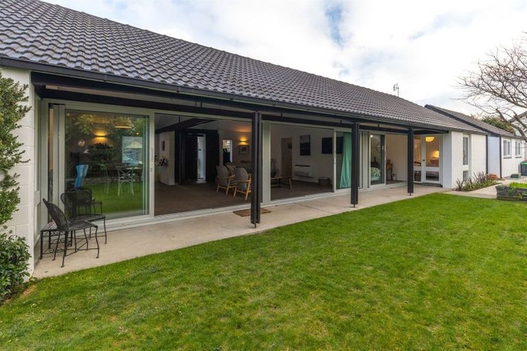 Photo of property in 2 Rutherglen Avenue, Ilam, Christchurch, 8041