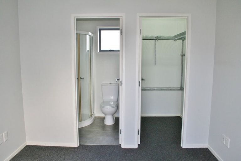 Photo of property in 16a Woodall Place, Totara Vale, Auckland, 0627