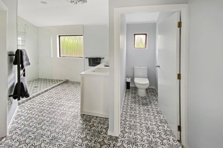 Photo of property in 29 Hebe Place, Birkenhead, Auckland, 0626