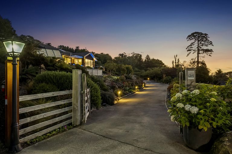 Photo of property in 28 Barling Street, Macandrew Bay, Dunedin, 9014