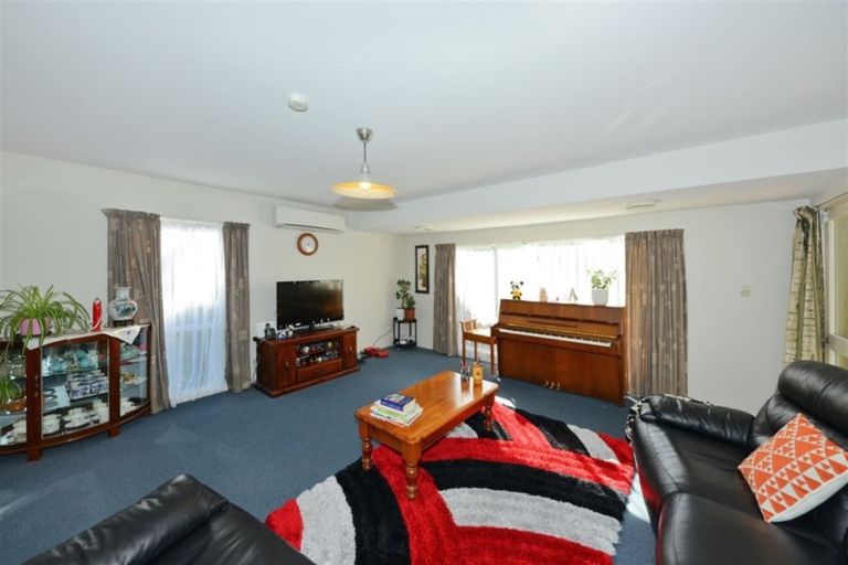 Photo of property in 70 Cutts Road, Russley, Christchurch, 8042