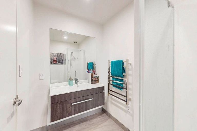 Photo of property in 39 Rua Kai Way, Brooklyn, Wellington, 6021