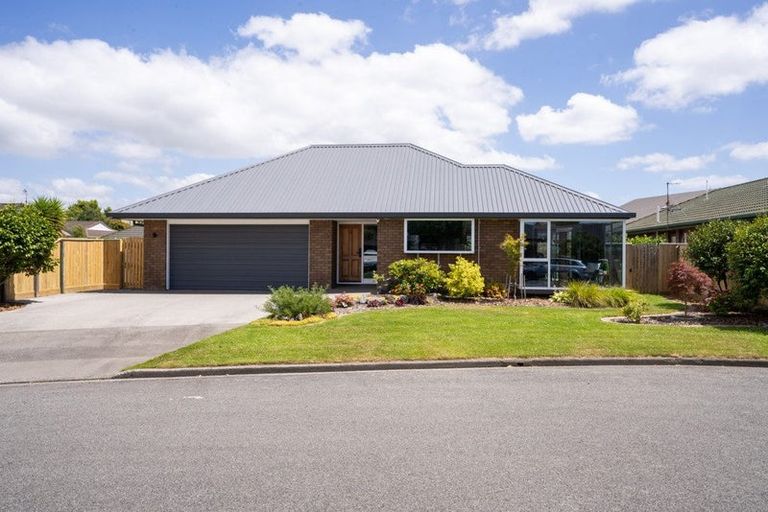 Photo of property in 10 Addison Place, Halswell, Christchurch, 8025