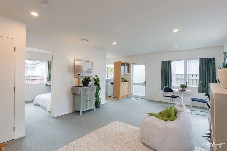 Photo of property in 2/61 Main Road, Titahi Bay, Porirua, 5022