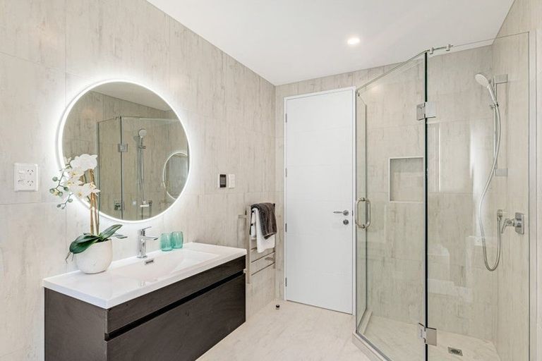 Photo of property in 13 Resnik Crescent, Kumeu, 0810