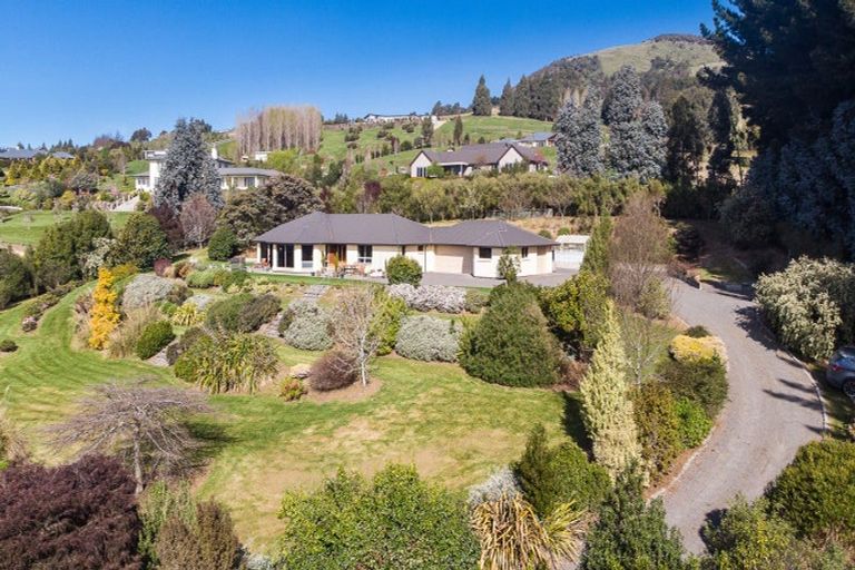 Photo of property in 19 Fairmile Drive, Kinmont Park, Mosgiel, 9024