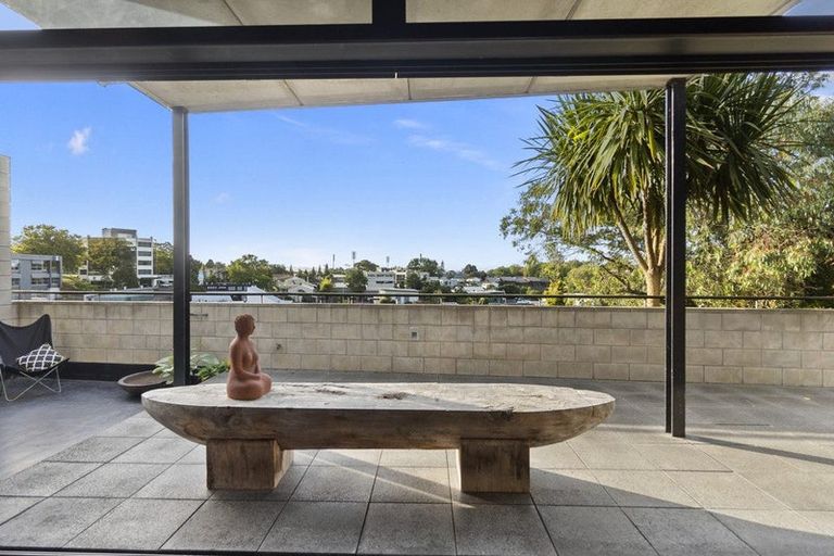 Photo of property in 30b Thackeray Street, Hamilton Lake, Hamilton, 3204