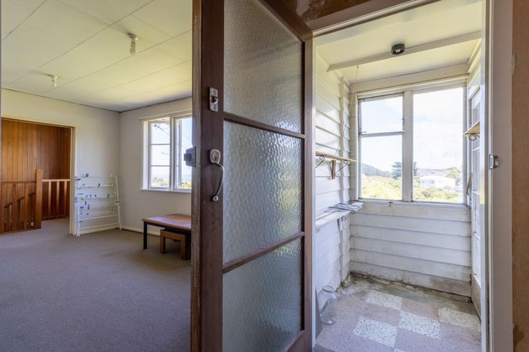 Photo of property in 79 Salford Street, Newlands, Wellington, 6037