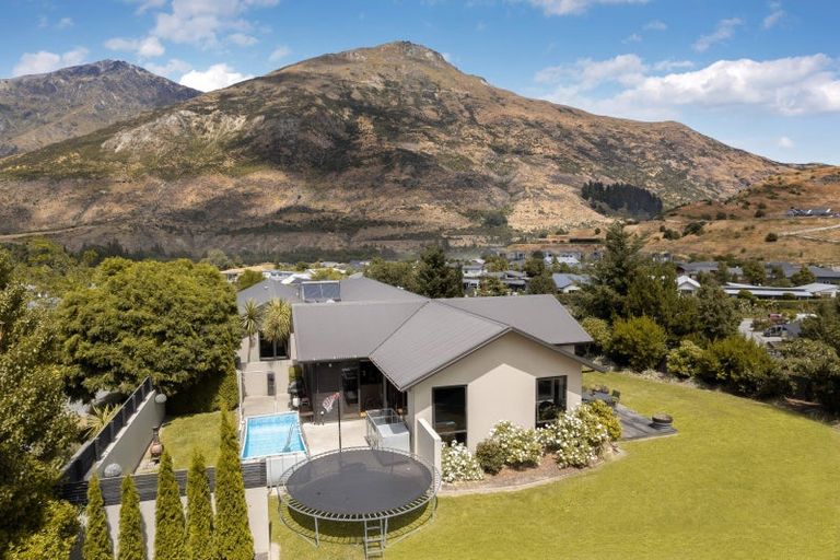 Photo of property in 38 Rere Road, Lake Hayes, Queenstown, 9304