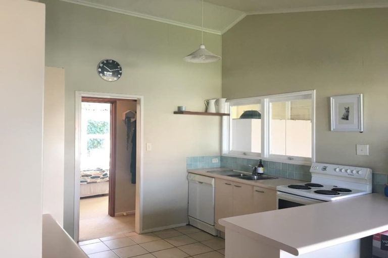 Photo of property in 2/50 Old Lake Road, Narrow Neck, Auckland, 0624