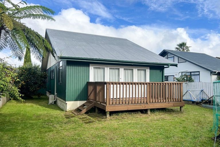 Photo of property in 3/25a Beach Road, Te Atatu Peninsula, Auckland, 0610