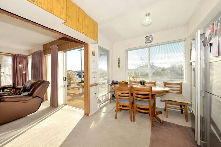 Photo of property in 84 Farquhars Road, Redwood, Christchurch, 8051