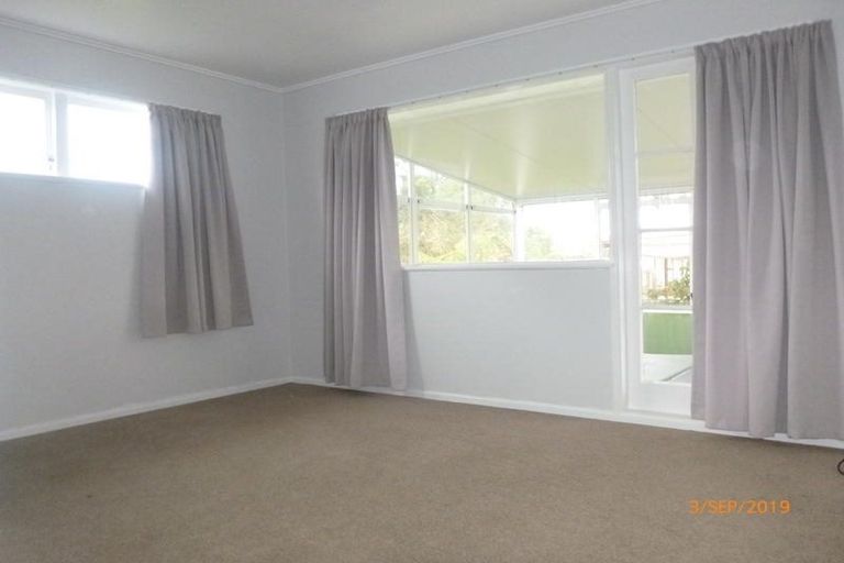 Photo of property in 16 Grimshaw Place, Henderson, Auckland, 0612