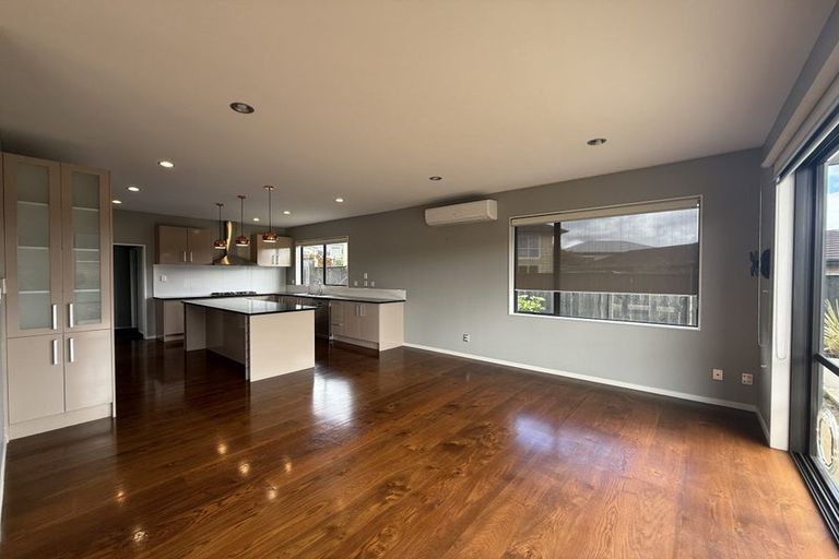 Photo of property in 29 Huntington Park Drive, Greenhithe, Auckland, 0632