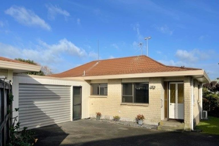 Photo of property in 2/218 Centreway Road, Orewa, 0931