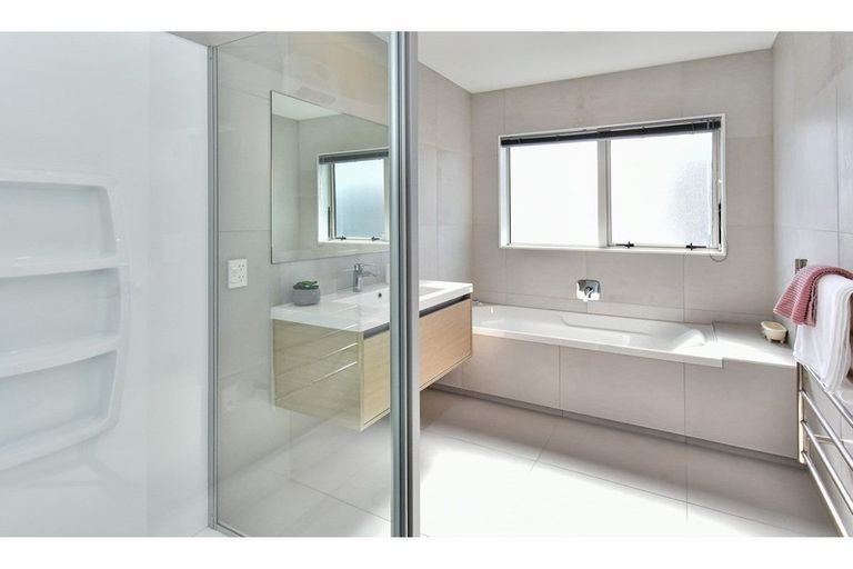 Photo of property in 7 Waituarua Drive, Takanini, 2112