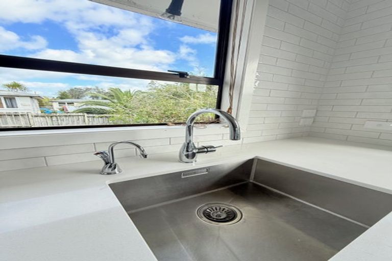 Photo of property in 12 Sherrybrooke Place, Sunnyvale, Auckland, 0612