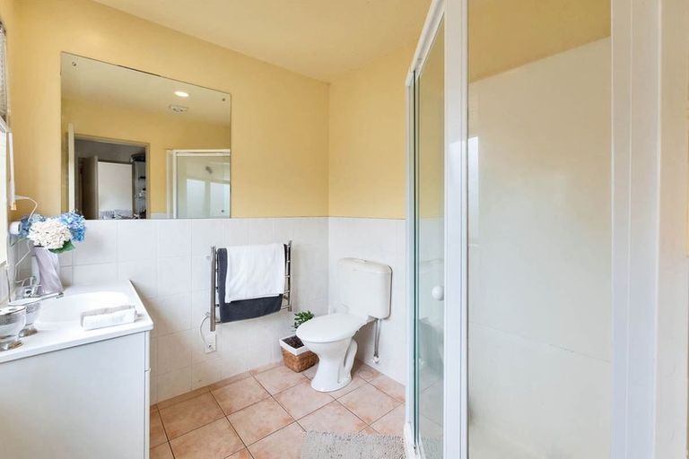 Photo of property in 1/4 Buncrana Place, Pinehill, Auckland, 0632