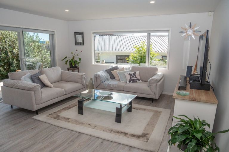 Photo of property in 14 Protea Drive, Cable Bay, 0420