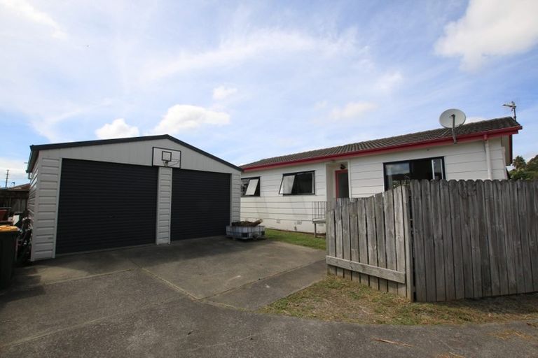 Photo of property in 1/7 Barbados Drive, Unsworth Heights, Auckland, 0632